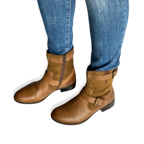 Clarks Harness Leather Boots Camel Brown Size 6.5 Mid Calf Ranch Style - Picture 3 of 16